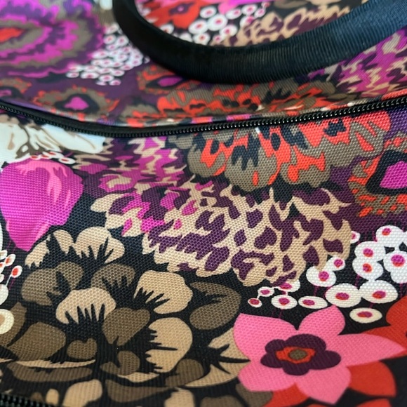 Vera Bradley Expandable Travel Tote Bag in Rosewood Pattern‎ - Picture 9 of 15